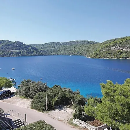 Three-bedroom In Mljet Апартаменты *