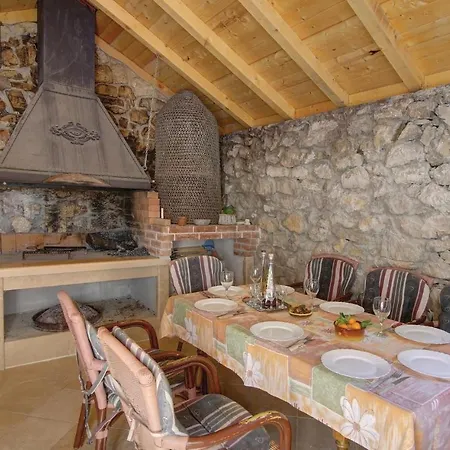 Three-bedroom In Mljet Апартаменты Полаче