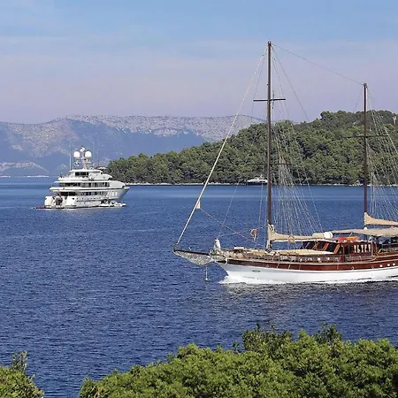 Three-bedroom In Mljet *