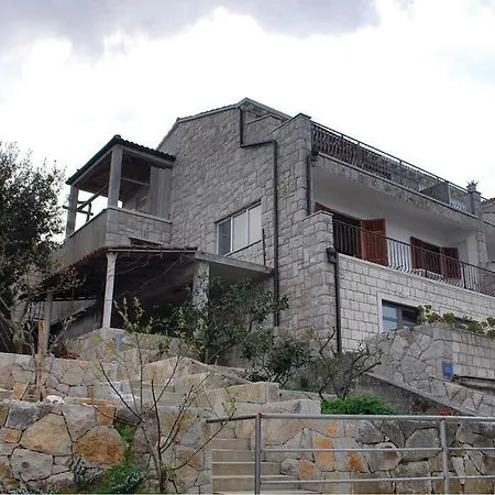 Three-bedroom In Mljet *