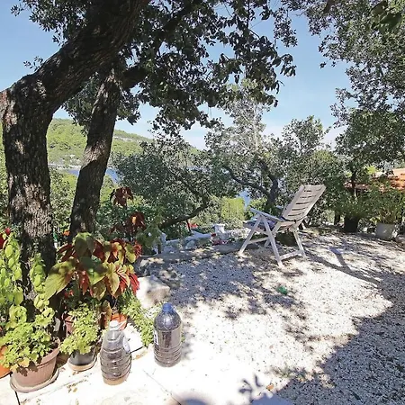 Three-bedroom In Mljet