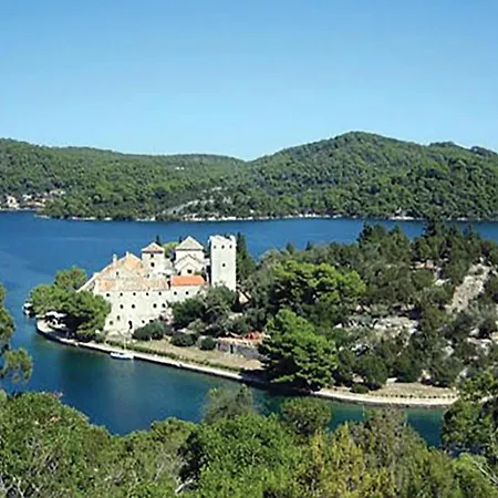 Three-bedroom In Mljet * Polače