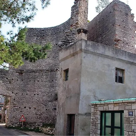 Three-bedroom In Mljet Apartmán Polače