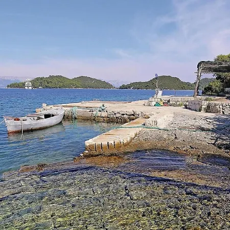 Three-bedroom In Mljet Apartmán Polače